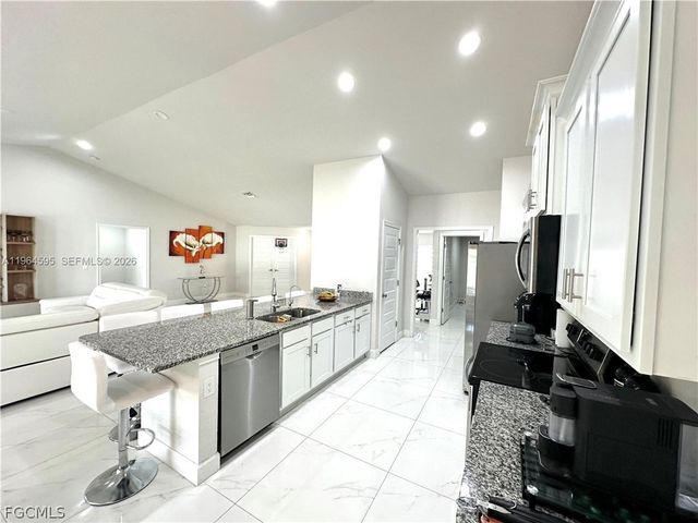 1137 NE 4th PL, Cape Coral, FL 33909