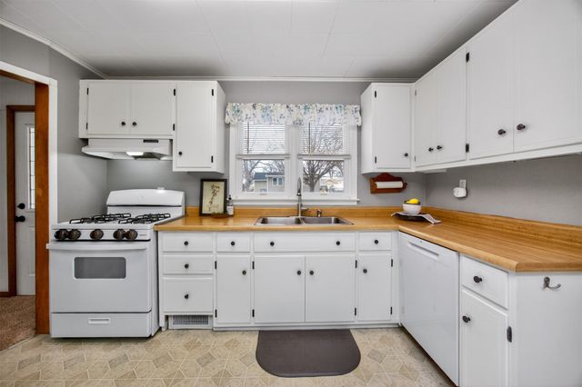 4114 56th Street, Des Moines, IA 50310