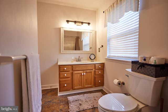 704 CAMPUS DR, Perkasie, PA 18944