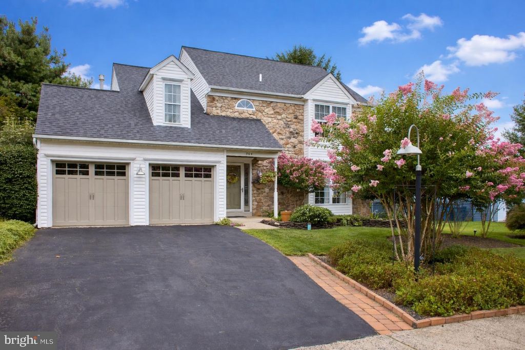 704 CAMPUS DR, Perkasie, PA 18944