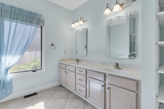 6050 Kentigern Court S, Dublin, OH 43017