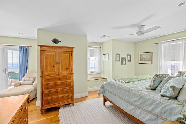 33 Oceanside Dr, Scituate, MA 02066