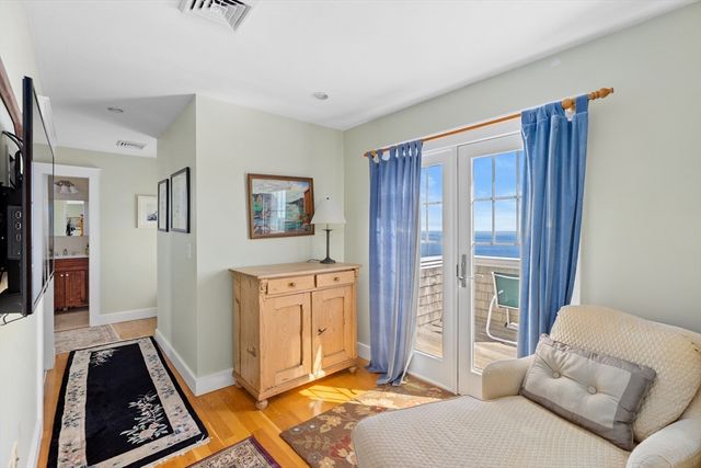 33 Oceanside Dr, Scituate, MA 02066