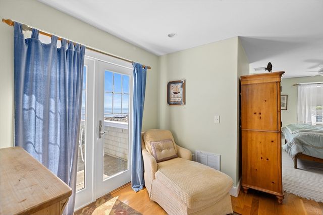 33 Oceanside Dr, Scituate, MA 02066