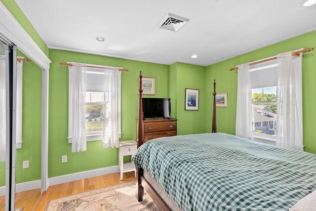 33 Oceanside Dr, Scituate, MA 02066