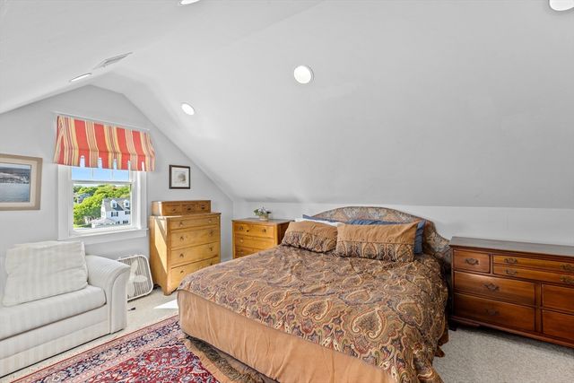 33 Oceanside Dr, Scituate, MA 02066