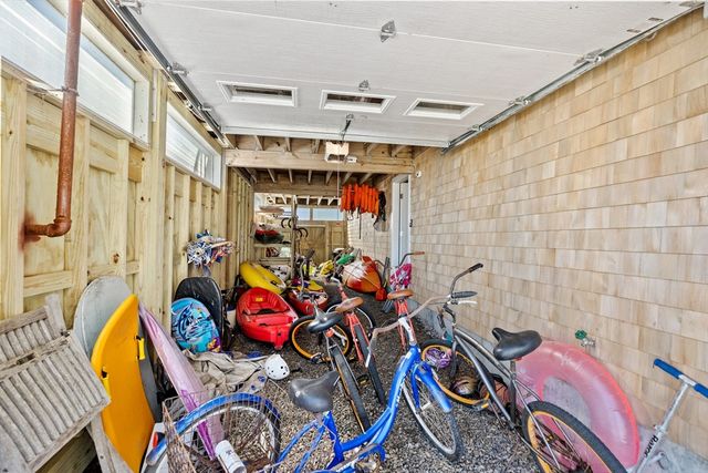 33 Oceanside Dr, Scituate, MA 02066