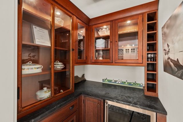 33 Oceanside Dr, Scituate, MA 02066