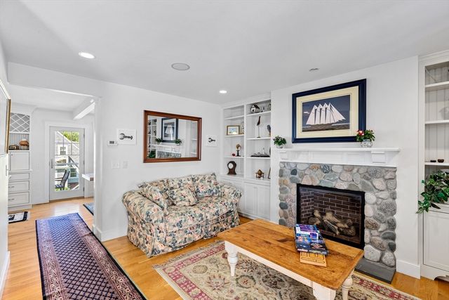 33 Oceanside Dr, Scituate, MA 02066