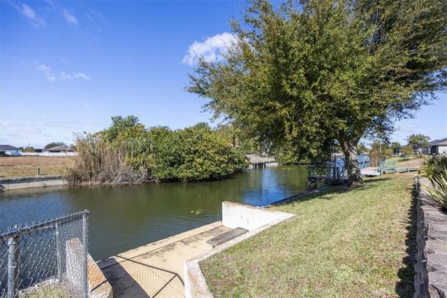 20 NE 8th PL, Cape Coral, FL 33909