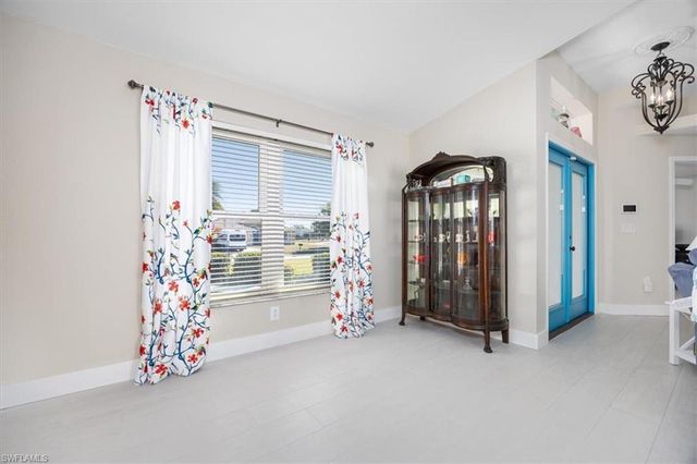 20 NE 8th PL, Cape Coral, FL 33909