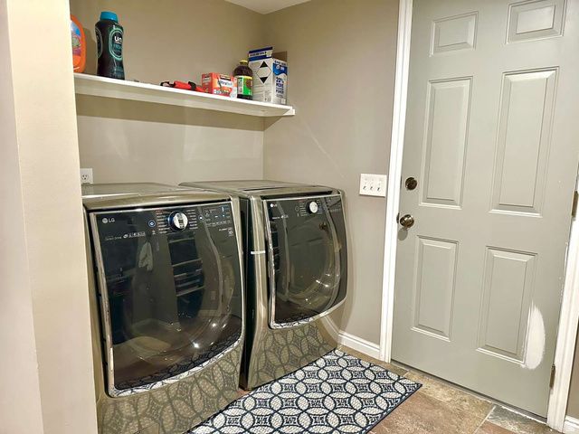 9573 S BUTTONWOOD DR, Sandy, UT 84092