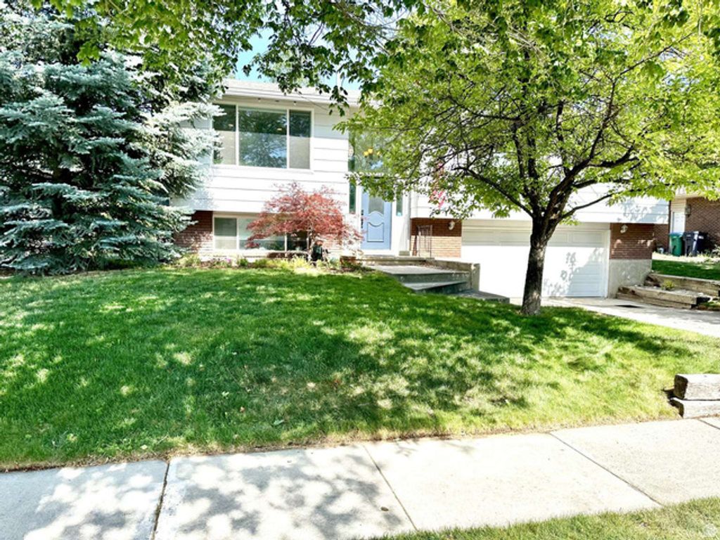 9573 S BUTTONWOOD DR, Sandy, UT 84092