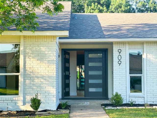 909 STONE TRAIL Drive, Plano, TX 75023