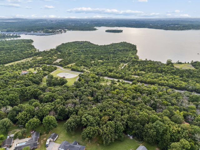 960 Stones River Rd, La Vergne, TN 37086