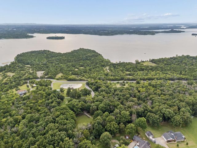 960 Stones River Rd, La Vergne, TN 37086