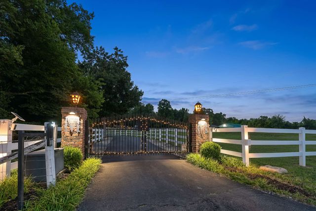 960 Stones River Rd, La Vergne, TN 37086