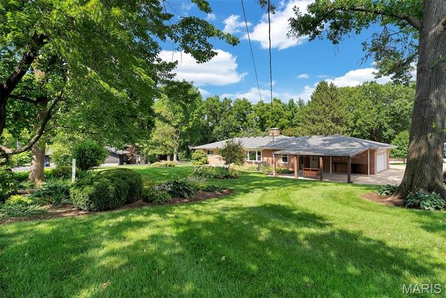 12205 Renwick Drive, St Louis, MO 63128