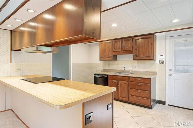 12205 Renwick Drive, St Louis, MO 63128