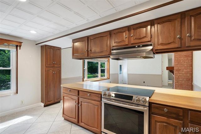 12205 Renwick Drive, St Louis, MO 63128