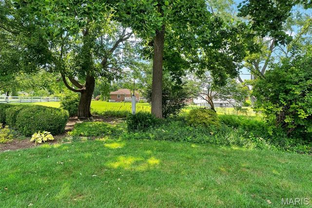 12205 Renwick Drive, St Louis, MO 63128