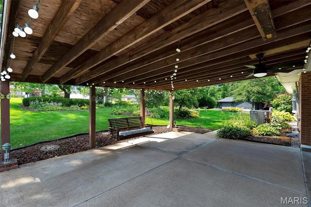12205 Renwick Drive, St Louis, MO 63128