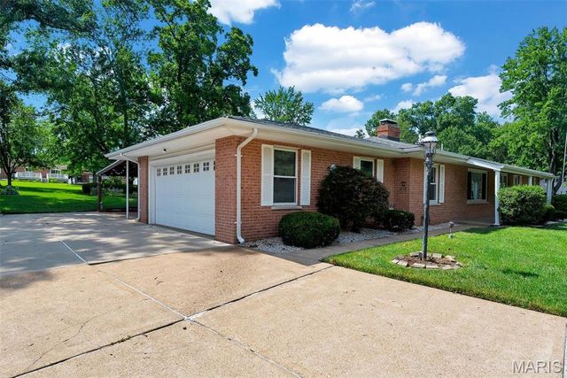 12205 Renwick Drive, St Louis, MO 63128
