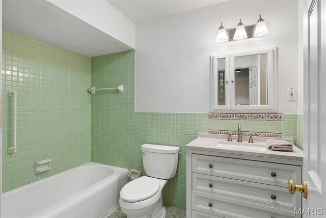 12205 Renwick Drive, St Louis, MO 63128