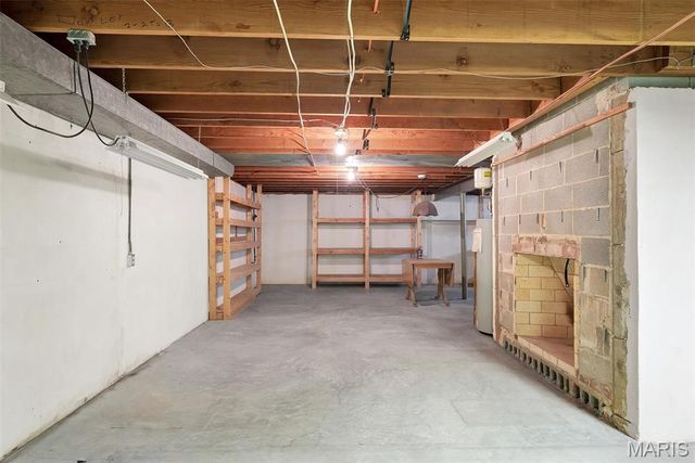 12205 Renwick Drive, St Louis, MO 63128