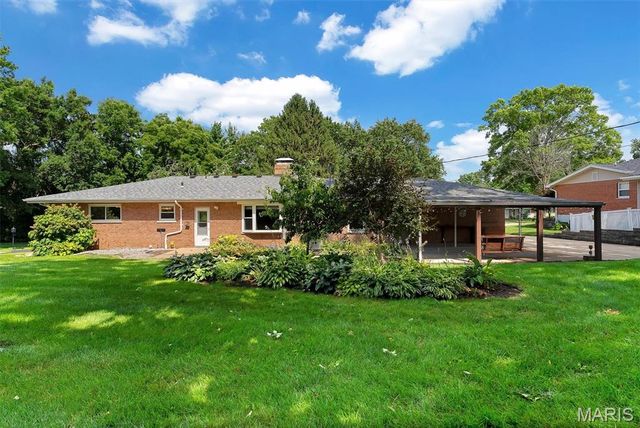 12205 Renwick Drive, St Louis, MO 63128