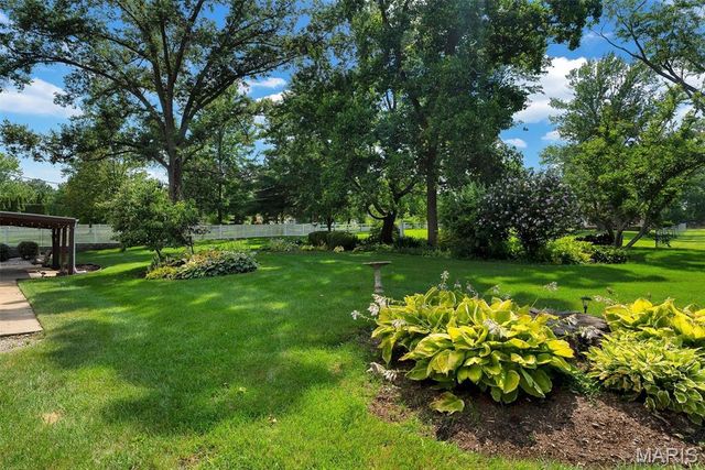 12205 Renwick Drive, St Louis, MO 63128