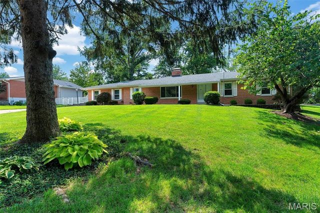 12205 Renwick Drive, St Louis, MO 63128