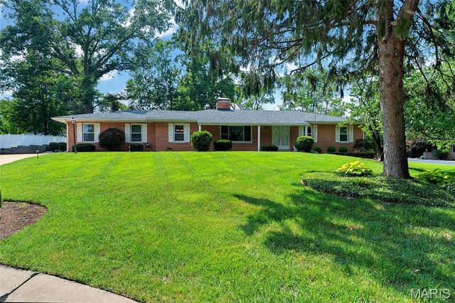 12205 Renwick Drive, St Louis, MO 63128