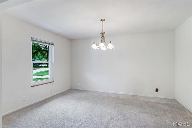 12205 Renwick Drive, St Louis, MO 63128
