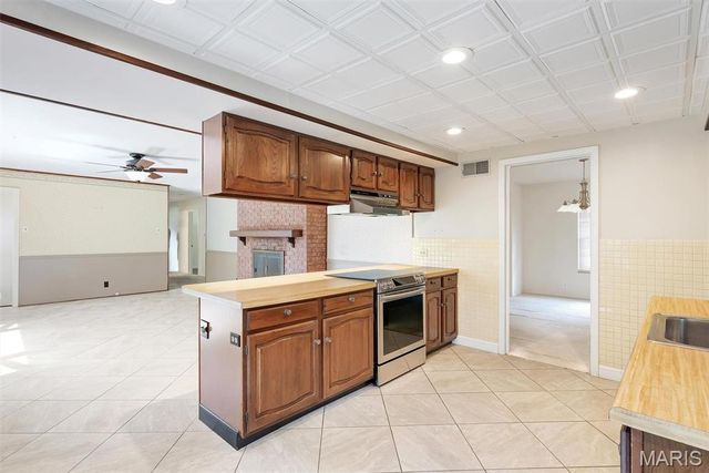 12205 Renwick Drive, St Louis, MO 63128