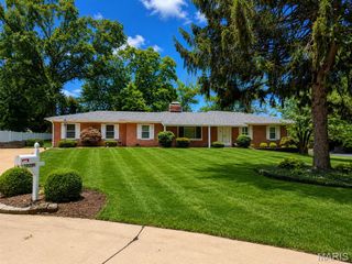 12205 Renwick Drive, St Louis, MO 63128