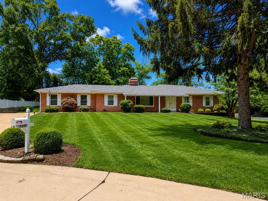 12205 Renwick Drive, St Louis, MO 63128