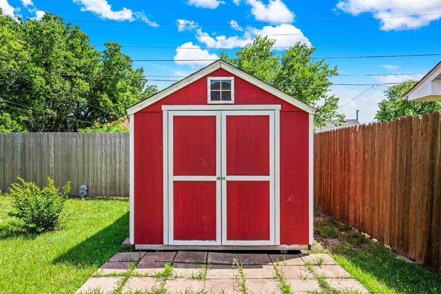 1916 NW Cherry Ave, Lawton, OK 73507