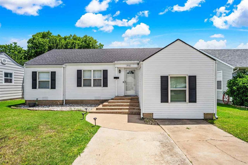 1916 NW Cherry Ave, Lawton, OK 73507