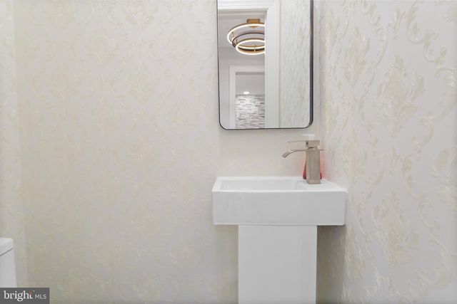 617 GREENBRIER DR, Silver Spring, MD 20910