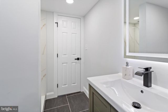 617 GREENBRIER DR, Silver Spring, MD 20910