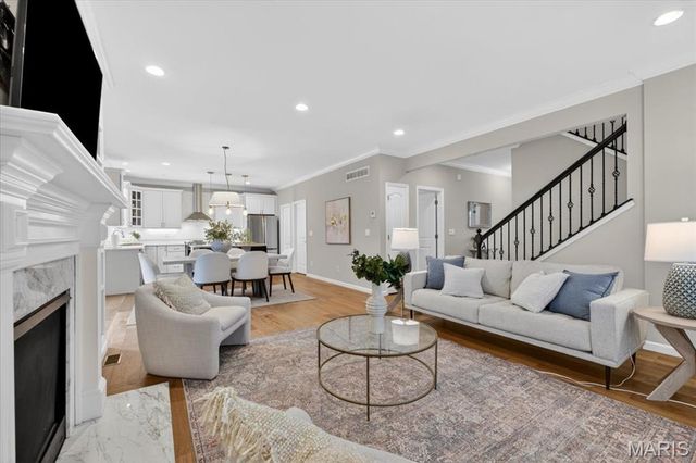 10465 Savannah Avenue, St Louis, MO 63131