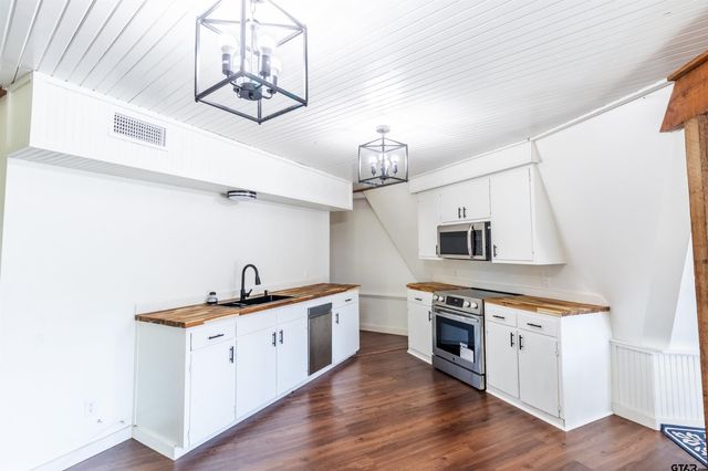 2447 County Road 1147, Tyler, TX 75704