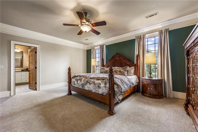 3800 W Norwood Place, Fayetteville, AR 72704