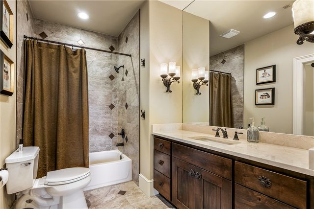 3800 W Norwood Place, Fayetteville, AR 72704