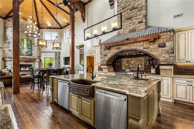 3800 W Norwood Place, Fayetteville, AR 72704