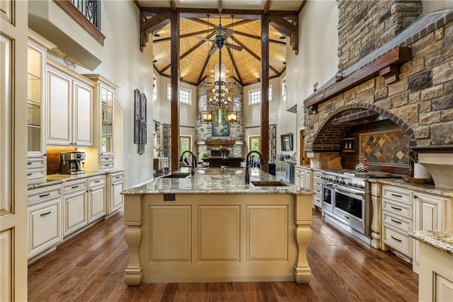 3800 W Norwood Place, Fayetteville, AR 72704