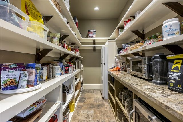 3800 W Norwood Place, Fayetteville, AR 72704