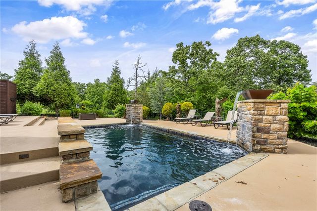 3800 W Norwood Place, Fayetteville, AR 72704