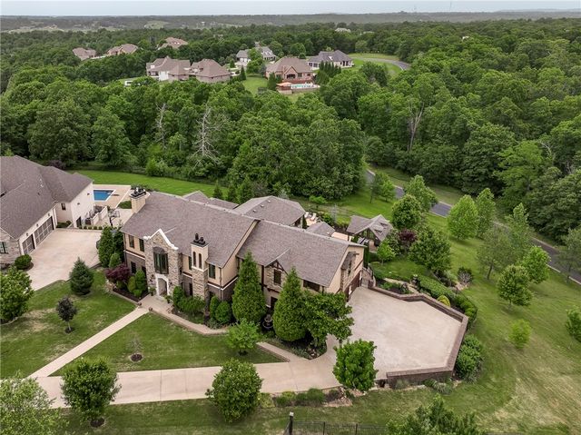 3800 W Norwood Place, Fayetteville, AR 72704